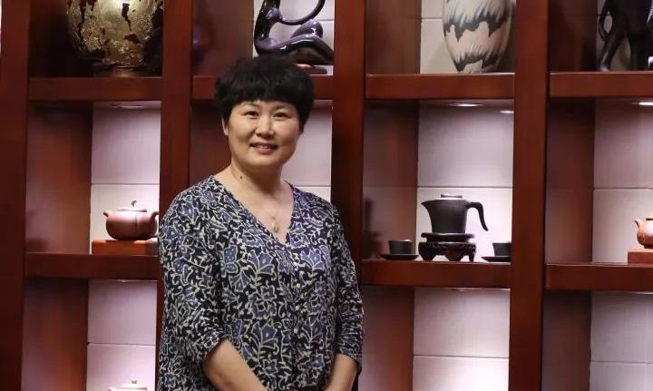 杨逸雯 「铺金’紫玉金砂」