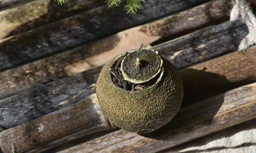 小青柑表面有白毛是发霉了么？