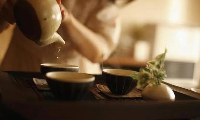 茶桌上失礼的行为,有人中招吗?