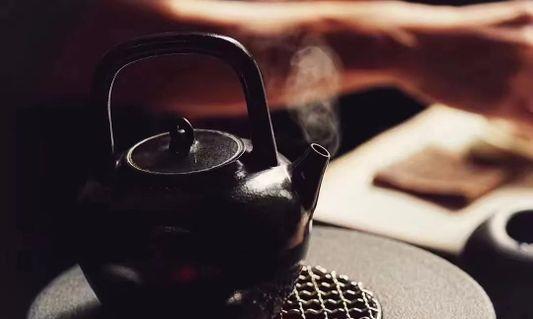 世间翻滚一壶茶,温暖城市的朝云暮雨