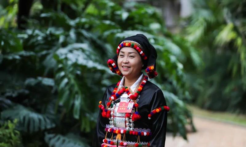 省人大代表赖虹建议：全方位支持德昂族酸茶产业发展