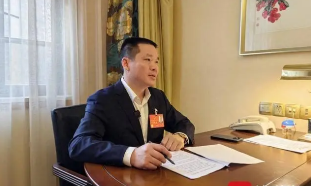 四川省人大代表蒲遥：仅泸州就有树龄百年以上大茶树1万余株 建议四川打造“千年古茶”品牌