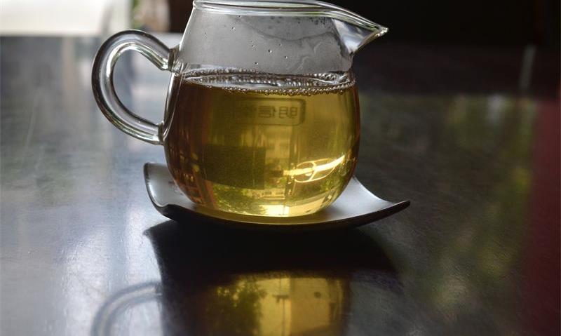 闲庭品茶，尝云淡风轻