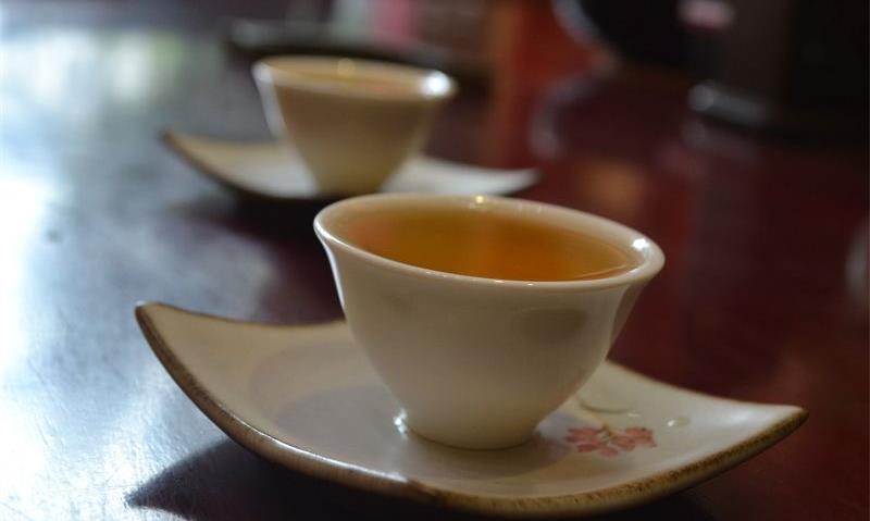 用一辈子的时间，做注满一杯茶水的事