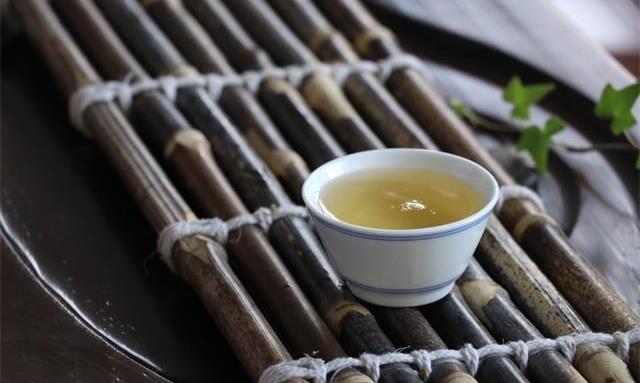 四月花开成海，春暖花开为君来