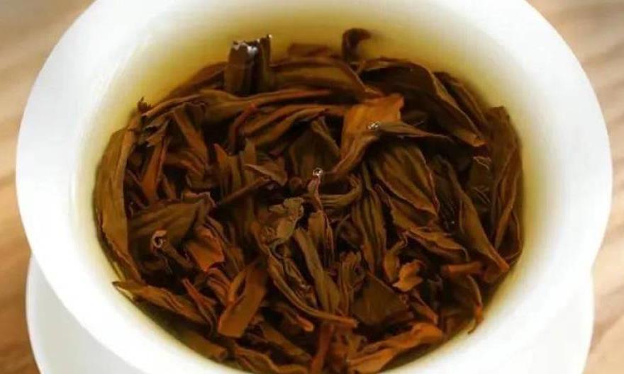 正山小种春茶和秋茶哪个好？春茶清新秋茶味重！