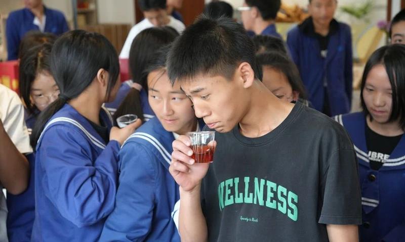 下关六中学子的茶文化体验