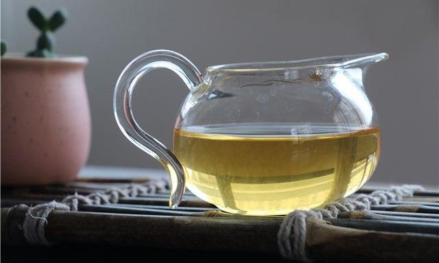 如何正确挑选普洱春茶呢？