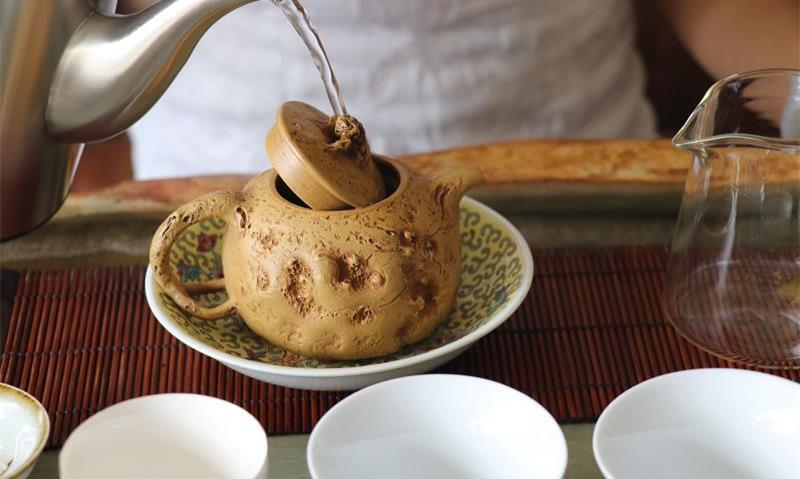 茶安抚躁动不安的心，喝出气定神闲的从容