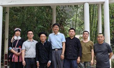 茶学专家周红杰到访麻栗坡县茶山指导工作