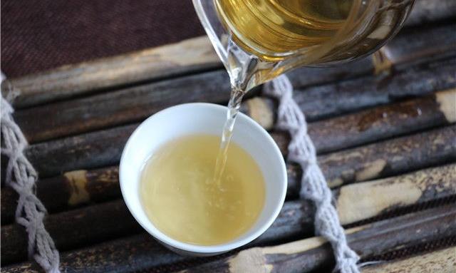 易武弯弓古树茶的特点