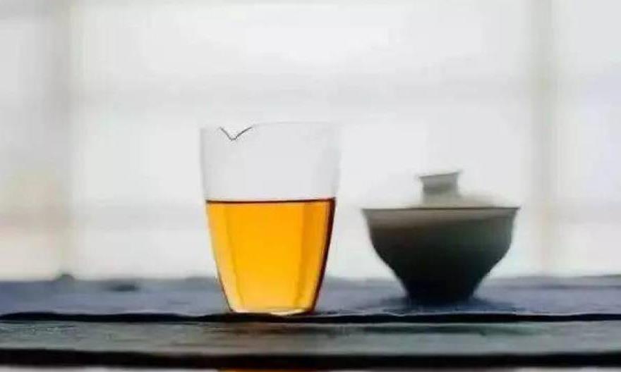 这样倒茶,你就把人得罪了