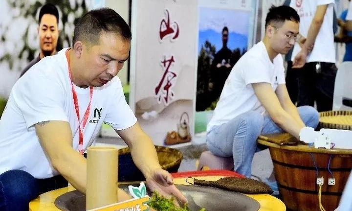 以千年贡茶之名 邀四海宾朋同饮——名山茶企抱团参加“茶博会”