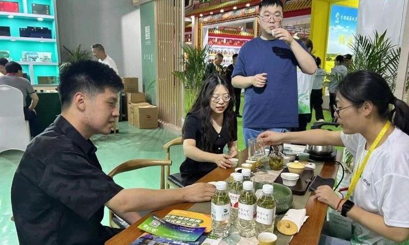 上虞区茶文化研究会8家会员企业亮相国际茶博会