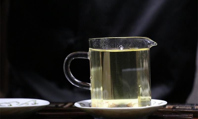 一缕茶香染流年，浅语时光且留香