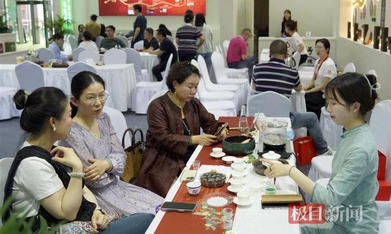 普洱咖啡冰淇淋来了!茶市年轻化趋势催生更多“跨界款”
