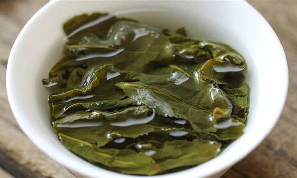 赏茶、观叶底与茶食的艺术