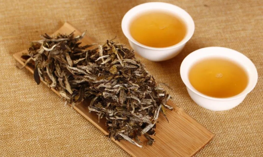 白茶真相大揭秘:打破红汤老白茶的误区