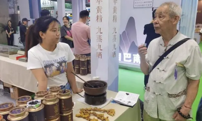 茶叶新品竞相推出 产业链条不断延伸——第19届重庆春季茶博会见闻