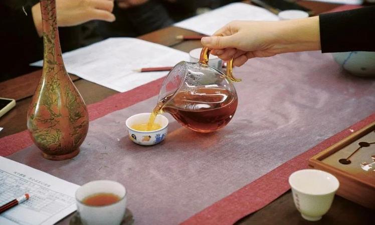 为什么有的茶会锁喉?