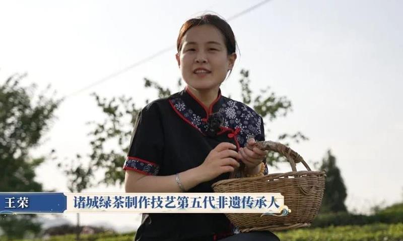 王荣:新“火”试新茶 在万亩茶园播种梦想