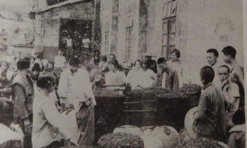 翻山担茶过狮寨,木船载茶下梧州