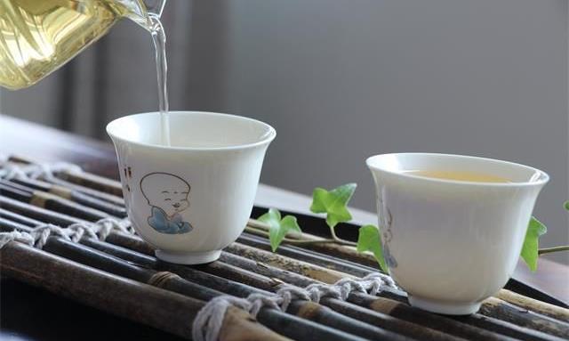 淡如茶，澈如水，是人生亦是情怀