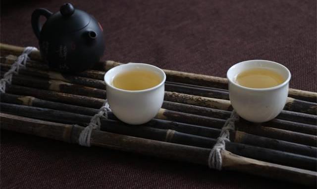 一杯温润的茶，绘就夏末秋初的温柔诗篇