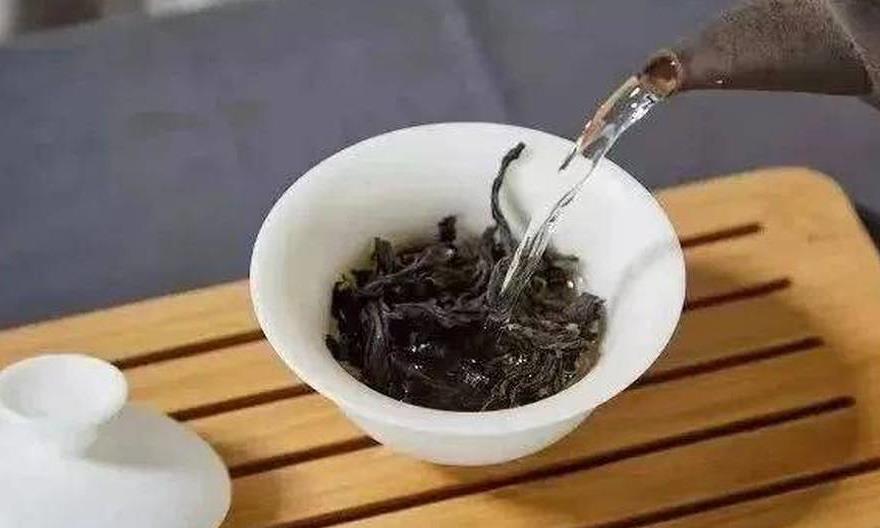 泡新茶为什么水温不能太高？