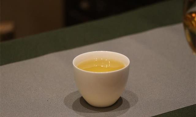 茶中悟人生，如茶以待人