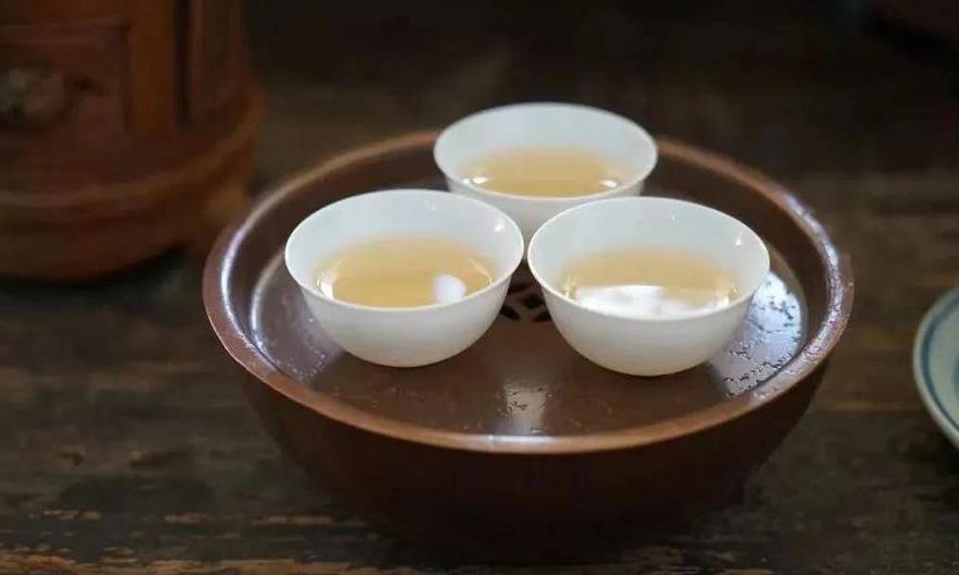 杯子与茶汤间的关系