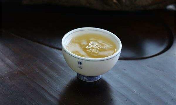 让茶香萦绕心间，驱散浮躁与迷茫