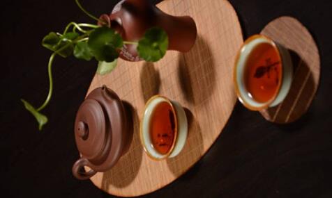 暖一杯茶，不负冬不负卿