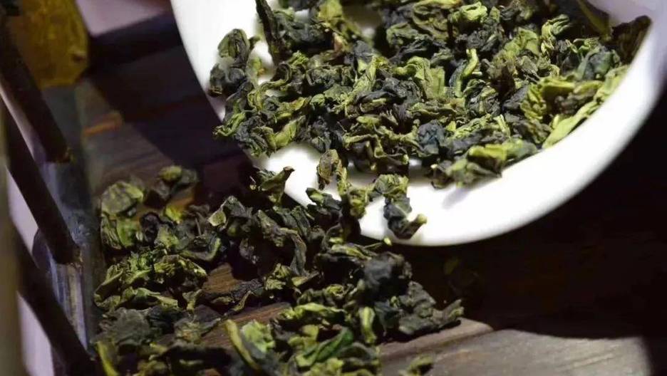 品茶观色之铁观音“绿间红”