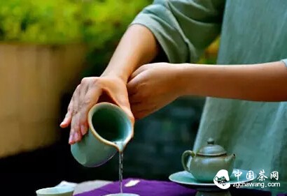 喝茶,是一种生活方式,心浮气躁的时候喝杯茶!