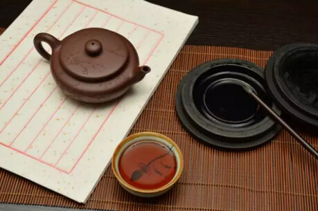 品茶,品的是韵;养壶,养的是心