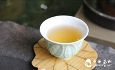 古树茶的“六味两性”鉴别法