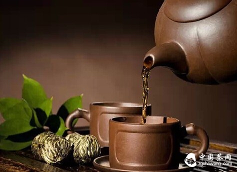 茶倒七分,是人生的一门哲学。