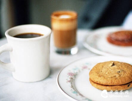 泡一杯浓茶，细细去品味，品出八味人生
