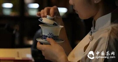 学茶的姑娘，美在哪里？