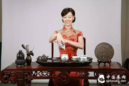 一个眼神,一个微笑,读懂茶艺师的表情