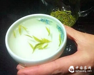 秋风萧瑟,绿茶是否还能喝?