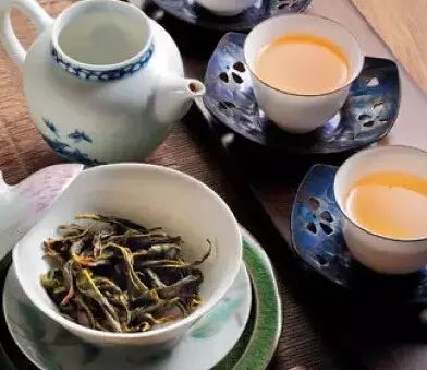 茶有浓淡不在于茶，众口难调不在于口，在于心