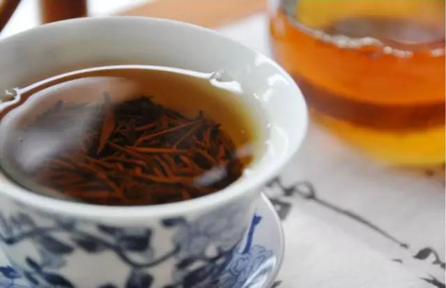 冬日喝红茶的功效与禁忌