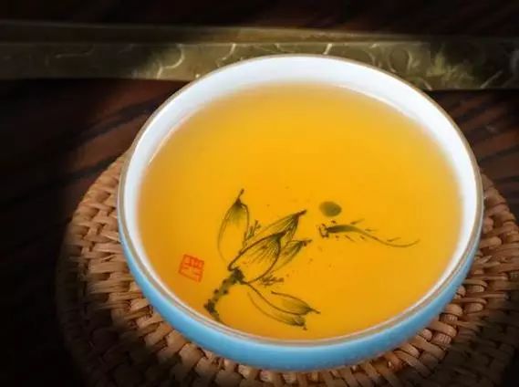 你可以选择不抽烟,但你为什么一定要喝茶!