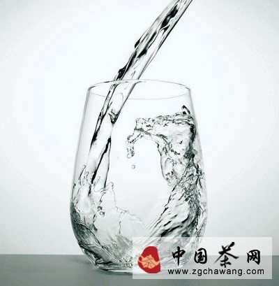 难怪外国人一般都只靠白开水治病,找到理论依据了!