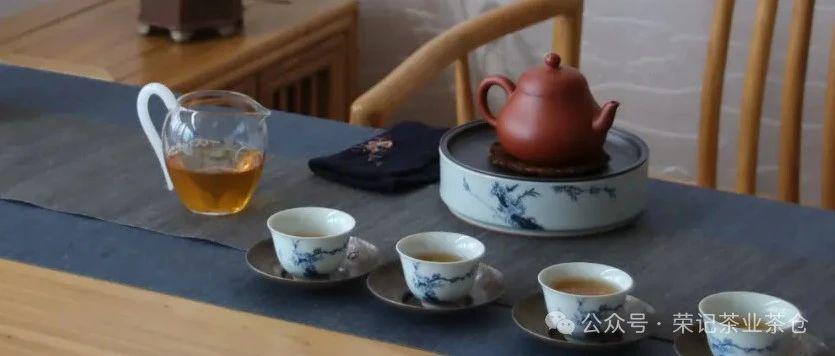 泡茶是学问,敬茶是修养,存茶是技巧