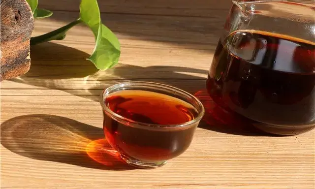 人到中年，更爱喝茶，中年人喝茶的好处多