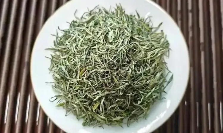 淮南群山中的信阳毛尖