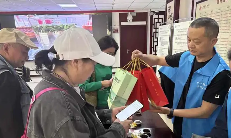 湄潭县复兴镇大桥村开展春茶展销活动